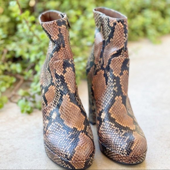 Vince Camuto Jemeria Python Platform Boots Booties, Size 8 - Picture 2 of 5